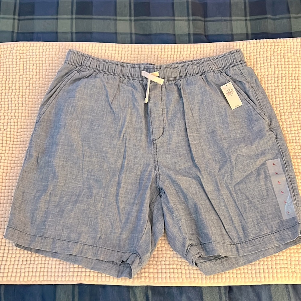 Old Navy Large Men’s Jogger Shorts in light denim blue. New with tags.